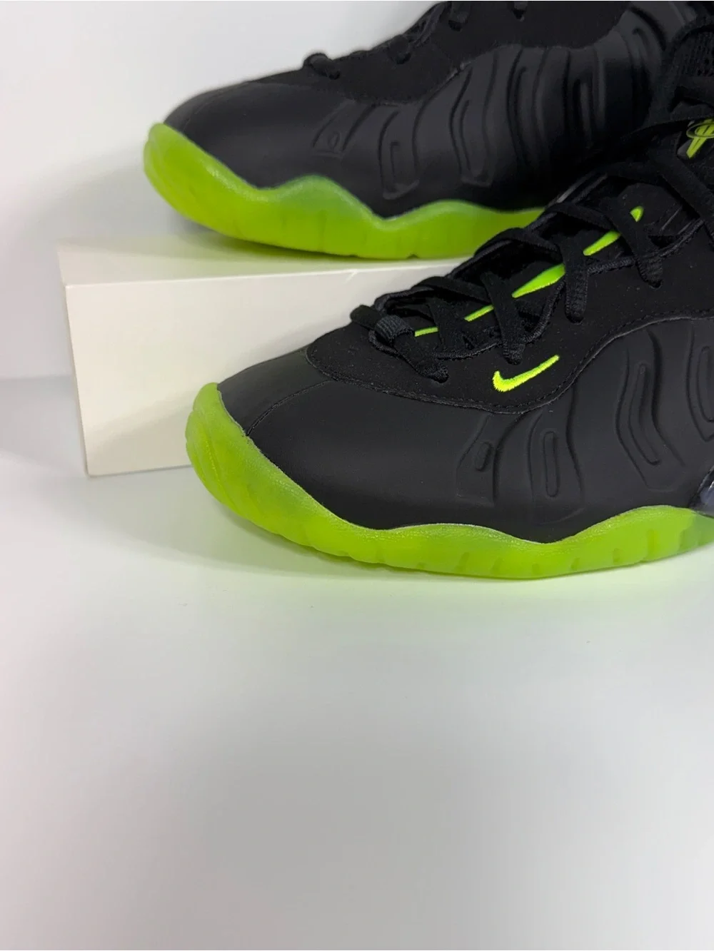 NIKE LITTLE POSITE ONE GS BLACK VOLT FOAMPOSITE KIDS SHOES SIZE 7Y NEON GREEN